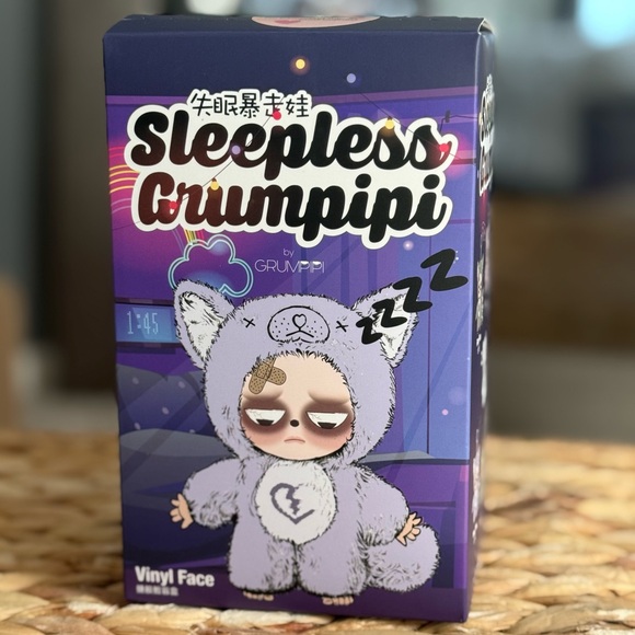Sleepless Grumpipi Vinyl Figure - Picture 2 of 4